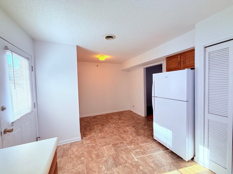 Building Photo - 525 Sulphur Spring Rd
