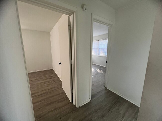 Building Photo - 2 BED 1 BATH READY TO RENT IN PLANT CITY!