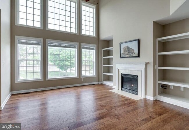 Building Photo - 2450 Transom Pl