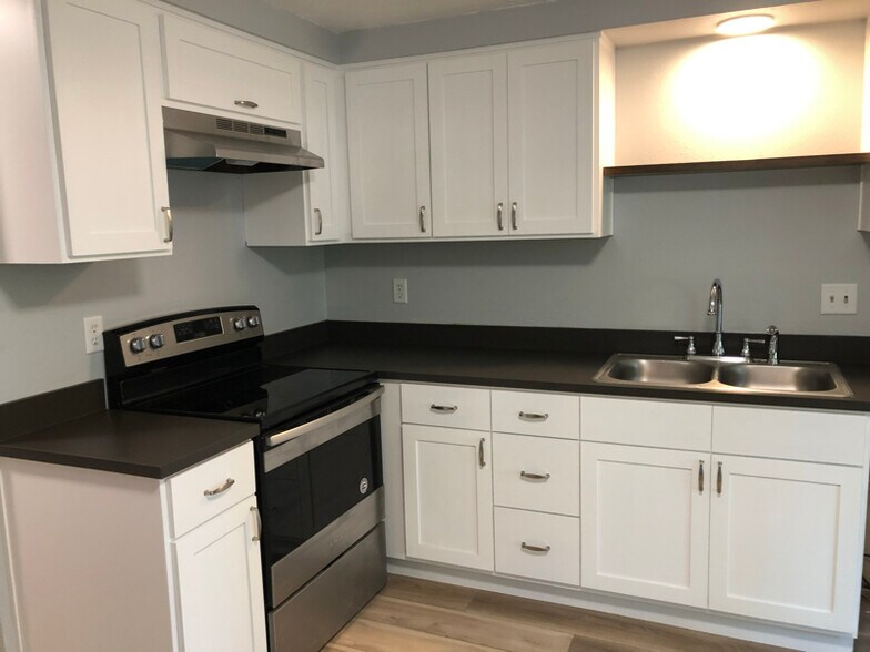 Building Photo - 525 Cinderella Loop