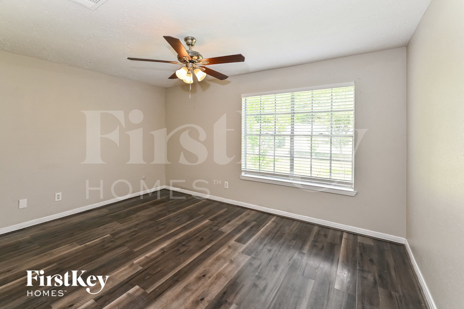 Building Photo - 9702 Desert Flower Ln