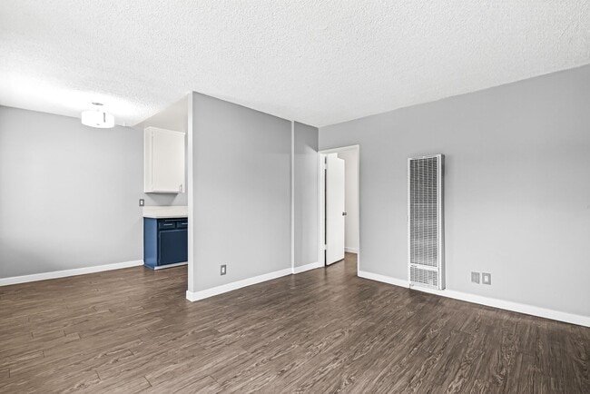 Interior Photo - 539 E 11th Street