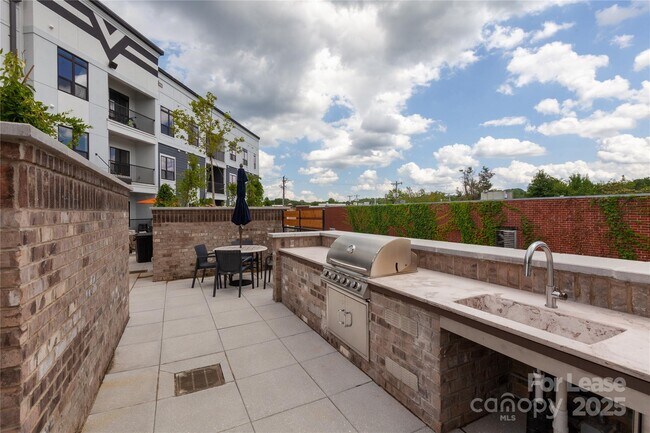 Building Photo - 3630 N Davidson St