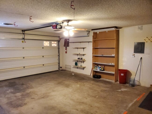 Building Photo - 3 Bedroom, 2 Bath with large fenced in bac...