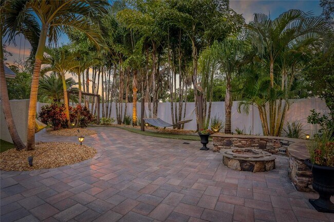 Building Photo - 808 Rustic Oaks Dr