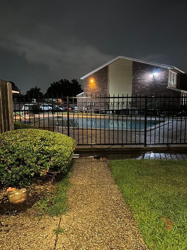 Building Photo - Charming 2 Bed, 1.5 Bath Townhouse in Lafayette!