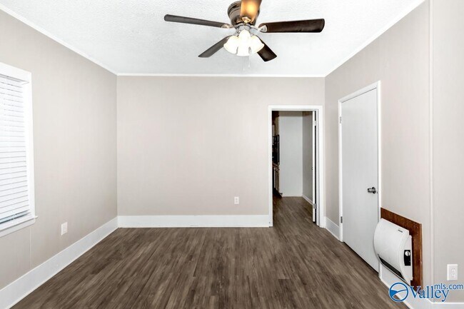 Building Photo - 512 Oshaughnessy Ave NE