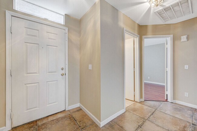 Building Photo - Rare Single Story Home with hard flooring!