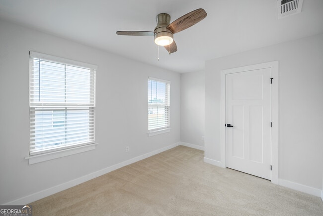 Building Photo - 533 Daffodil Ln