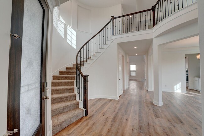 Building Photo - Must See 5 Bed 4.5 Bath in Northlake