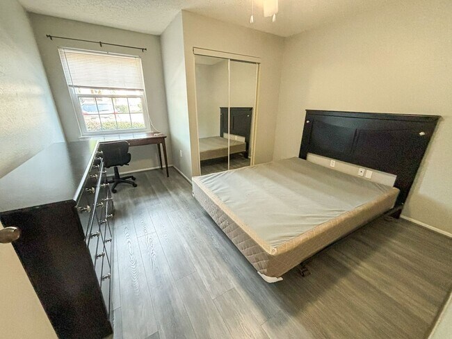 Building Photo - Windsor Park #317 - Pet Friendly!