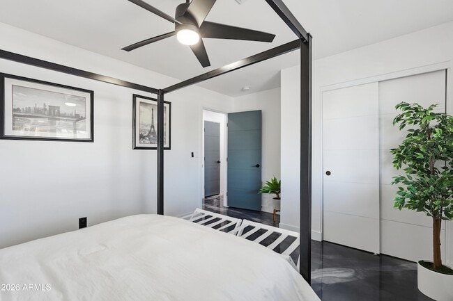 Building Photo - 2812 N 71st Pl