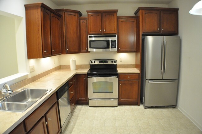 Building Photo - 2096 Deer Run Dr