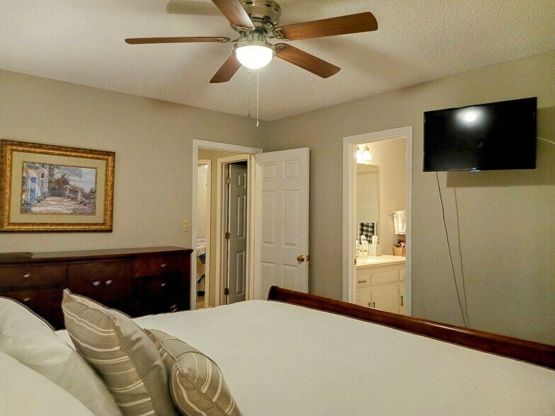 Building Photo - 2901 Westgate Dr