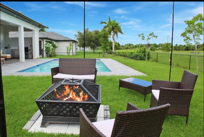 Primary Photo - 4716 NW 39th Ave