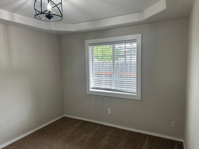 Building Photo - Adorable 1 bedroom 1 bathroom home in Spri...