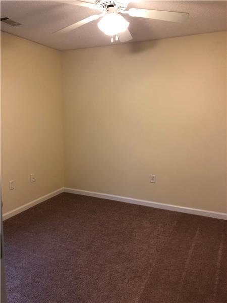 Building Photo - 15 Ledgestone Ln