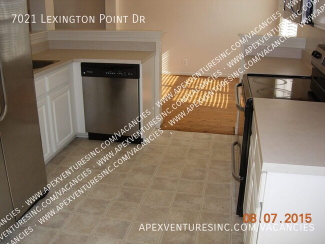 Building Photo - 7021 Lexington Point Dr