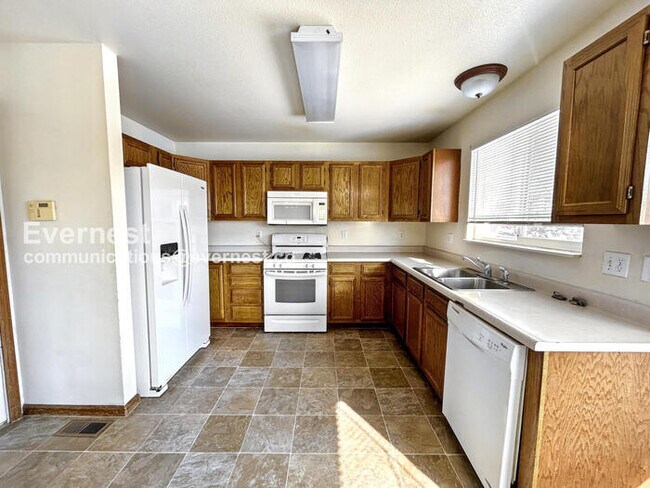 Building Photo - 615 Seawell Dr