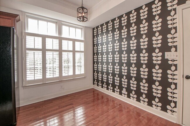 Building Photo - 607 Anderson Dr