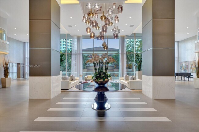 Building Photo - 21150 Point Pl