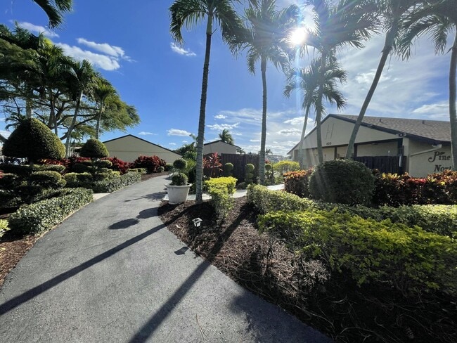 Building Photo - 812 Sky Pine Way