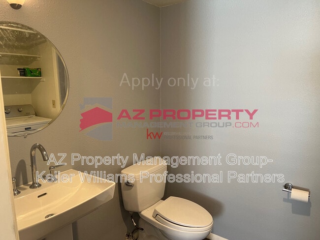 Building Photo - 1653 E Villa Maria Dr