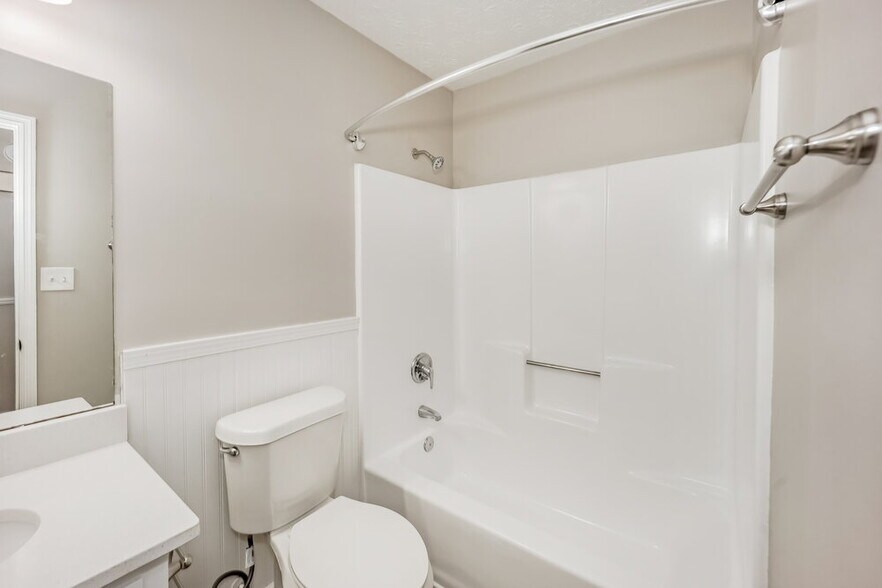 Building Photo - 1037 Lombardy Way