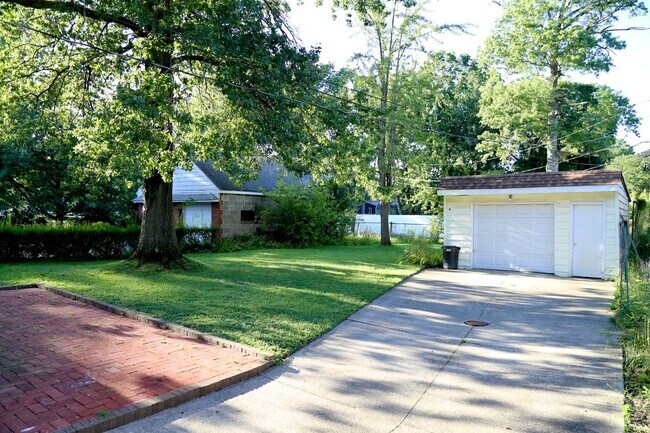 Building Photo - 4263 W Anderson Rd