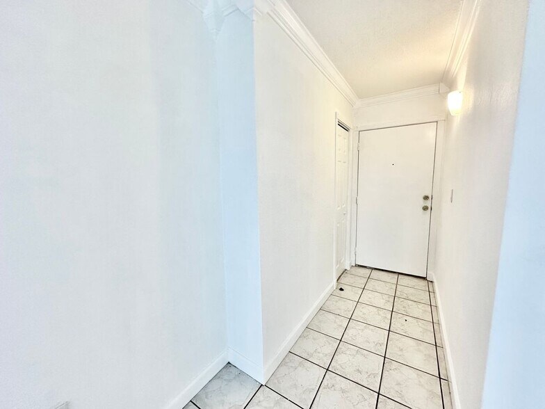 Building Photo - 4275 NW S Tamiami Canal Dr