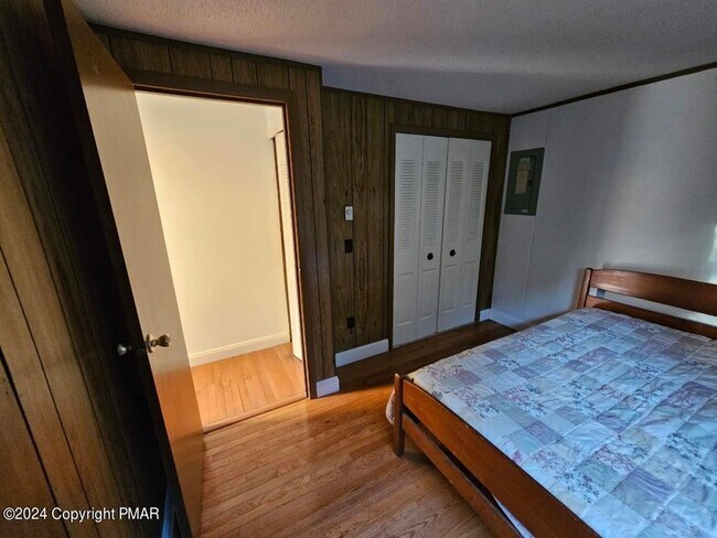 Building Photo - 4153 Sylvan Ln