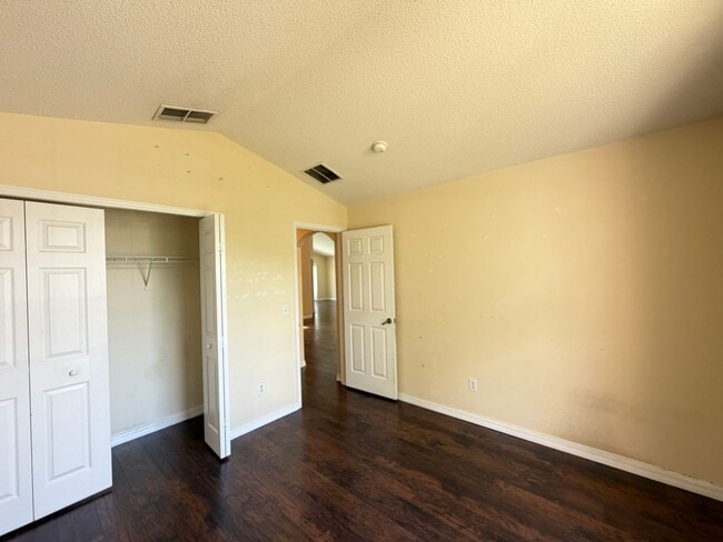 Building Photo - Private pool Single Family House 3 Beds 2 Baths, Resort Style Community. Easy access to Champions...