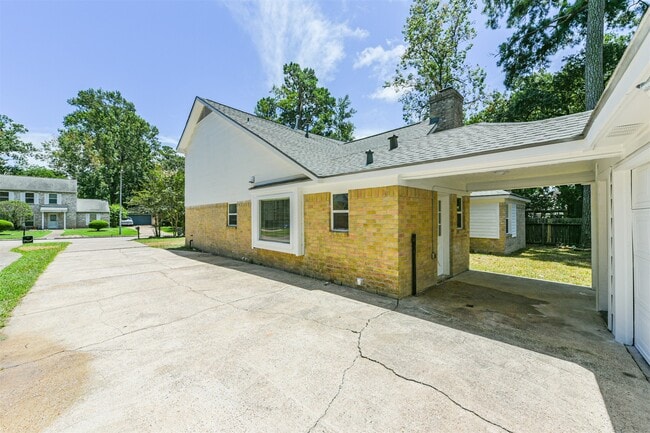 Building Photo - 19507 Spoonwood Dr