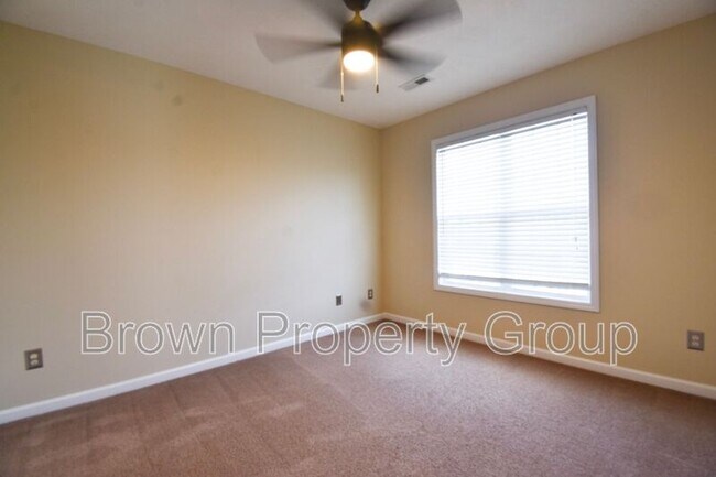 Building Photo - 71 Person Ct