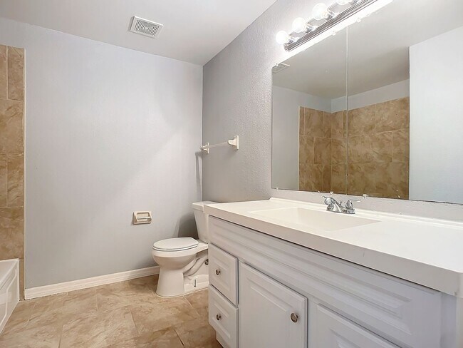 Building Photo - Coastal Charm Meets Modern Living: Your Dream Townhome in Port Orange Awaits!
