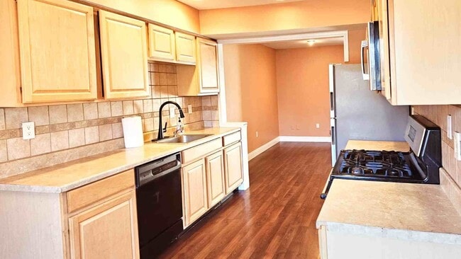 Building Photo - 37 Anderson Ct