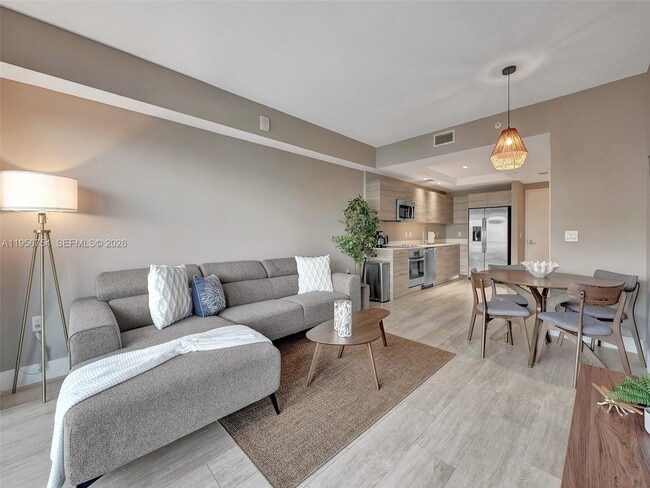 Building Photo - 121 NE 34th St