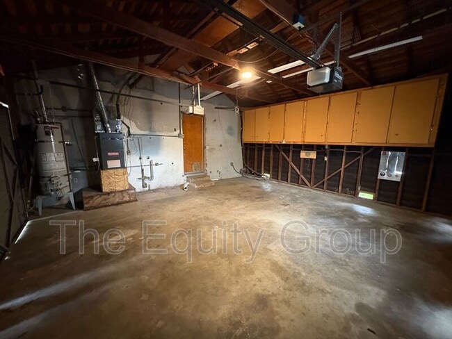 Building Photo - 1044 S Linda Vista St