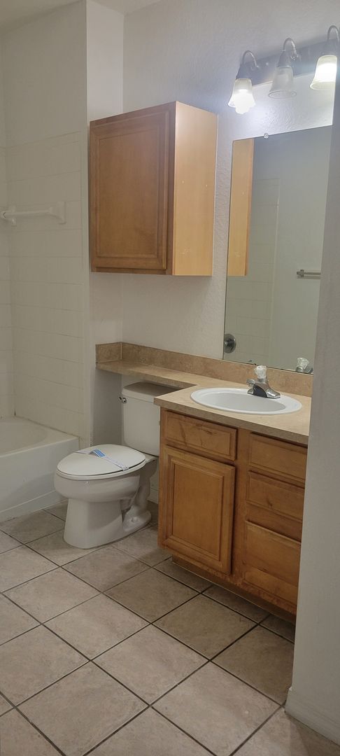 Building Photo - Serenata One bedroom Condo