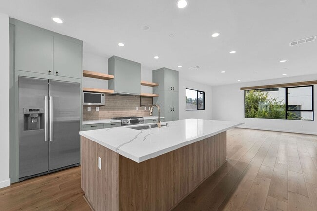 Building Photo - Modern 4-Bed with Rooftop Balcony & Dual Primary Suites