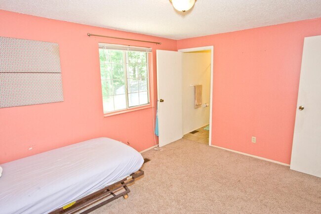 Building Photo - 1635 Van Dyke Dr