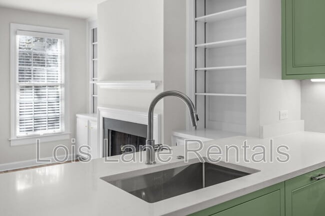 Building Photo - 12 Elliott St