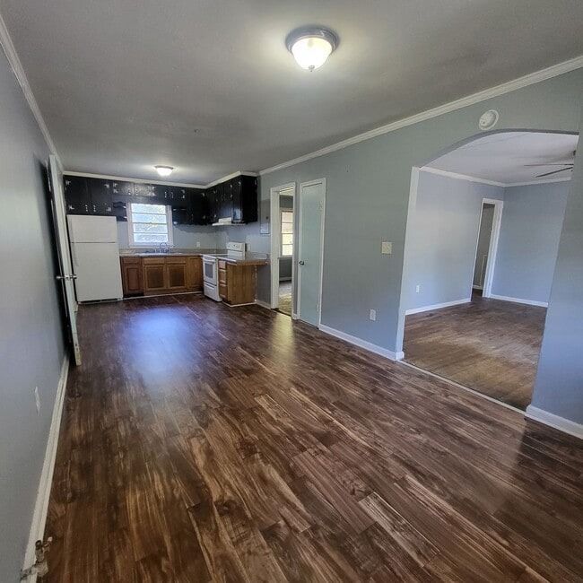 Building Photo - 112 Circle Dr