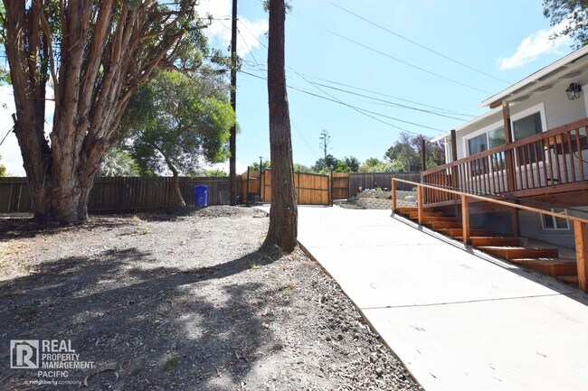 Building Photo - 1835 Bonita Rd
