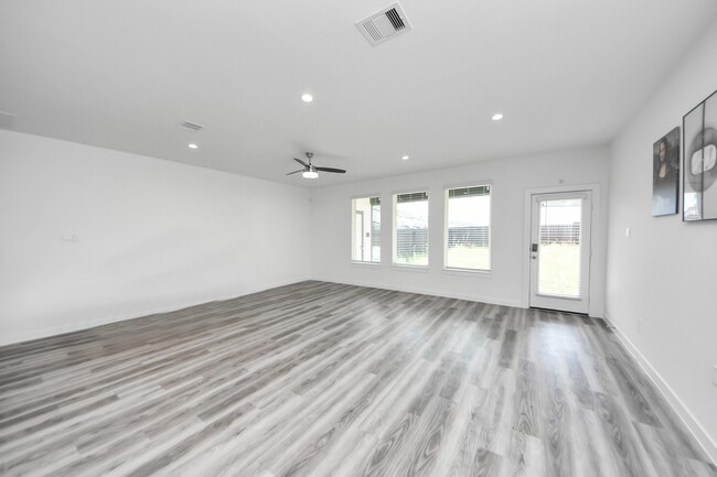 Building Photo - 12326 Basilwood Dr