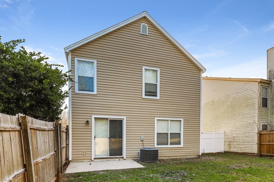 Building Photo - 588 Staffordshire Dr