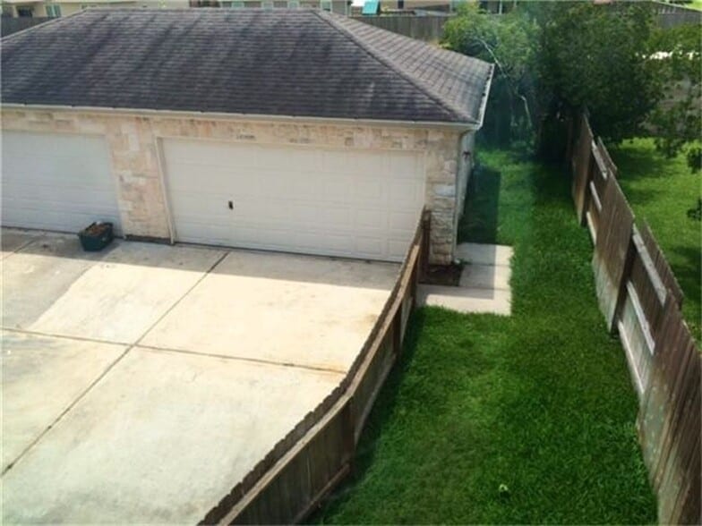 Backyard Private Garden - 2810 Legends Crest Drive