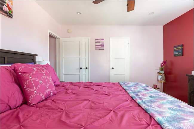 Building Photo - 6016 S Fairfax Ave