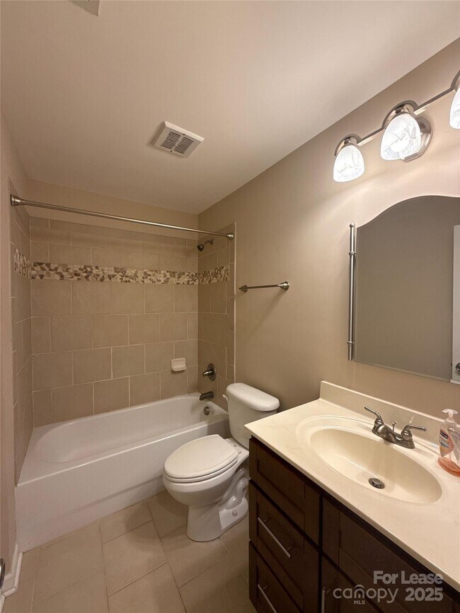 Building Photo - 9801 Emerald Point Dr