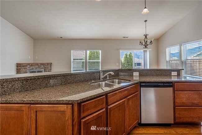 Building Photo - 403 Ridgewood Dr